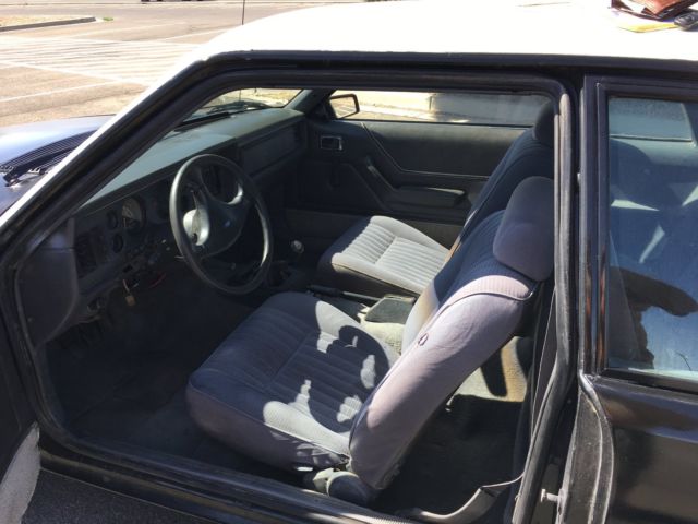 1986 Black & White Ford Mustang Coupe