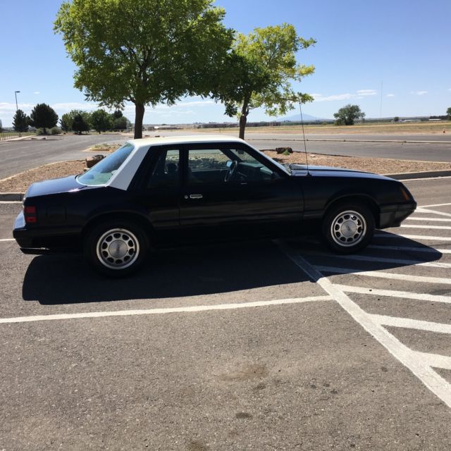 1986 Black & White Ford Mustang Coupe