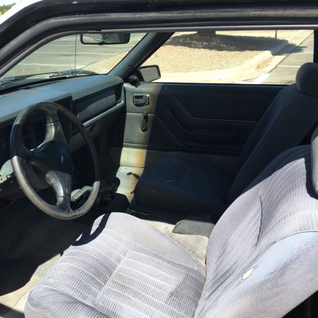 1986 Black & White Ford Mustang Coupe