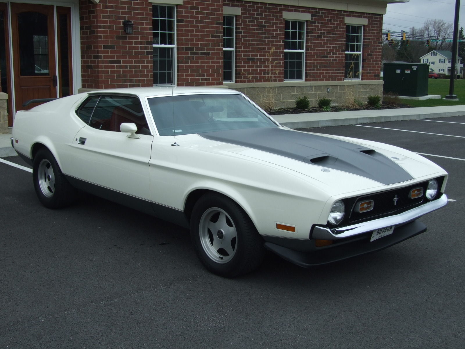 1971 White Ford Mustang