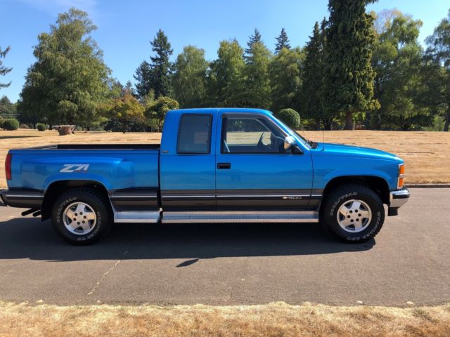 1992 Blue Chevrolet Silverado 1500 Extended Cab Pickup