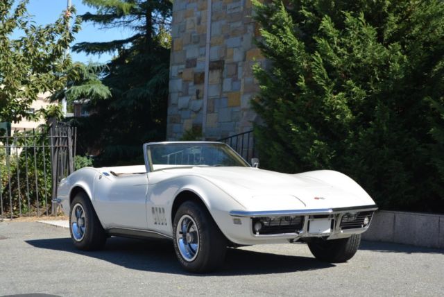 1968 White Chevrolet Corvette Convertible