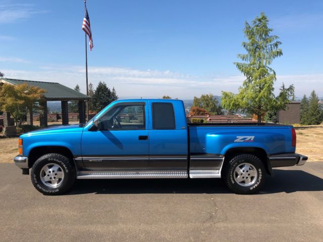 1992 Blue Chevrolet Silverado 1500 Extended Cab Pickup