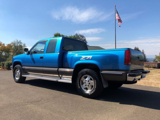 1992 Blue Chevrolet Silverado 1500 Extended Cab Pickup