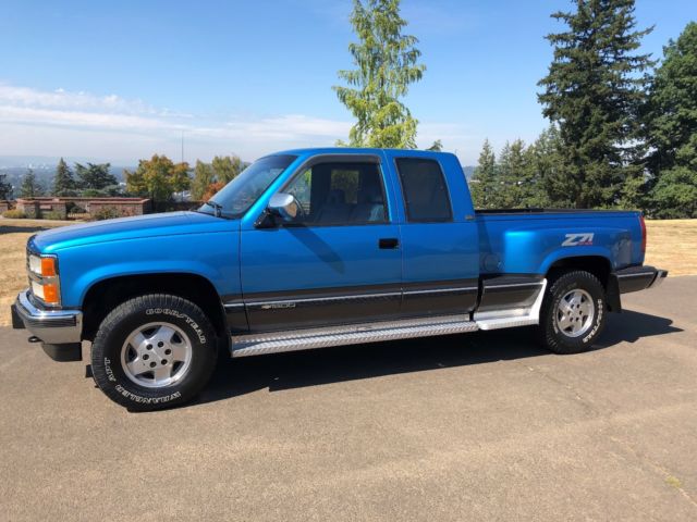 1992 Blue Chevrolet Silverado 1500 Extended Cab Pickup
