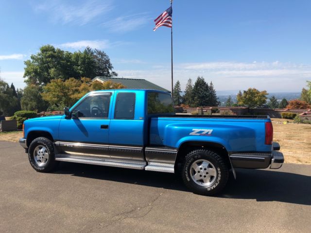 1992 Blue Chevrolet Silverado 1500 Extended Cab Pickup