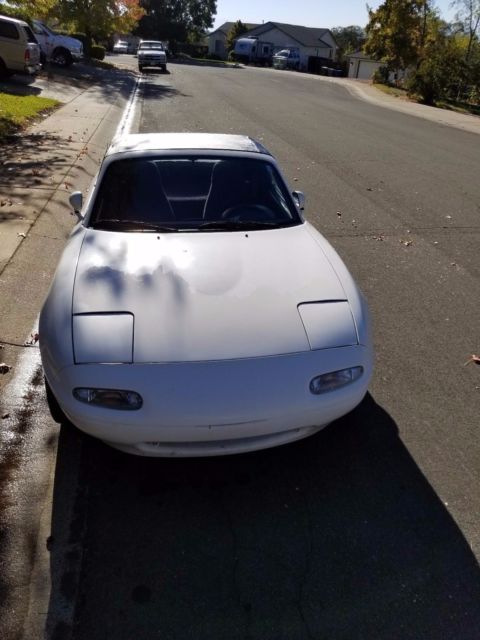 1990 White Mazda MX-5 Miata --