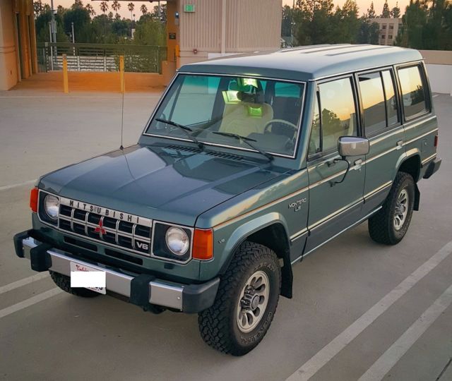 1991 Green Mitsubishi Montero SUV