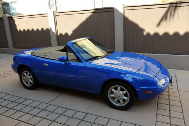 1990 Mariner Blue Mazda MX-5 Miata Convertible