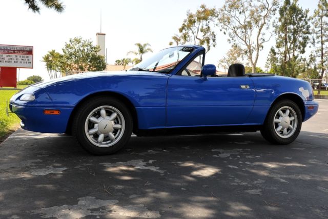 1990 Mariner Blue Mazda MX-5 Miata Convertible