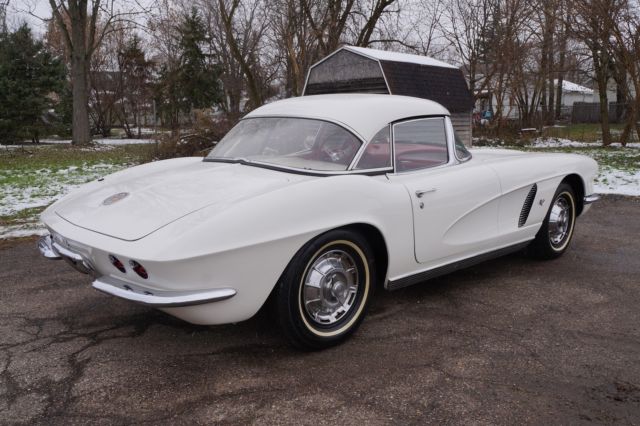 1962 White Chevrolet Corvette Convertible