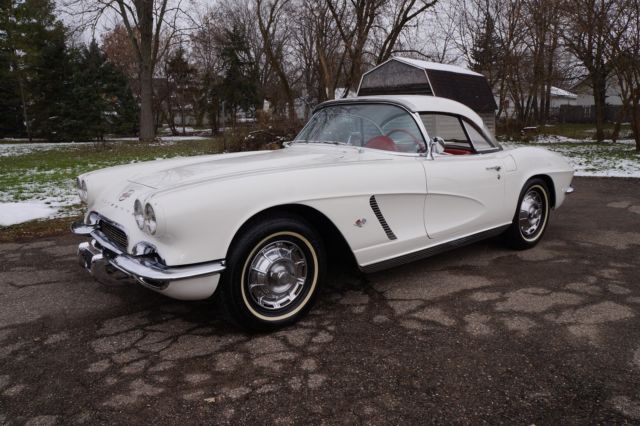 1962 White Chevrolet Corvette Convertible