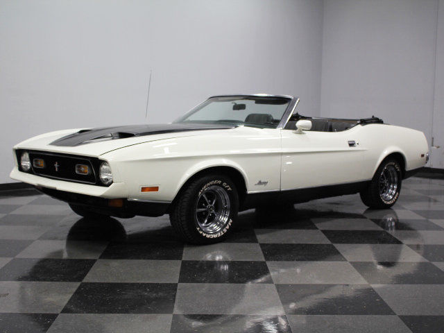 1972 White Ford Mustang Convertible