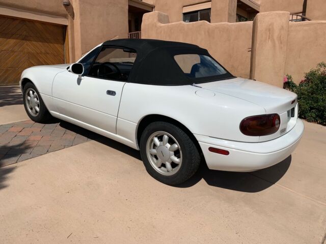 1990 White Mazda MX-5 Miata Convertible