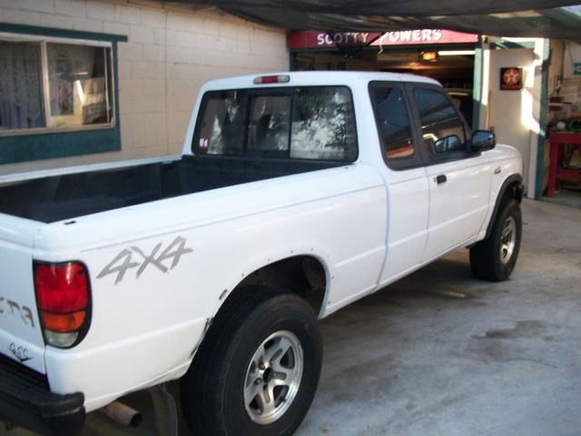 1994 WHITE Mazda B-Series Pickups Extended Cab Pickup