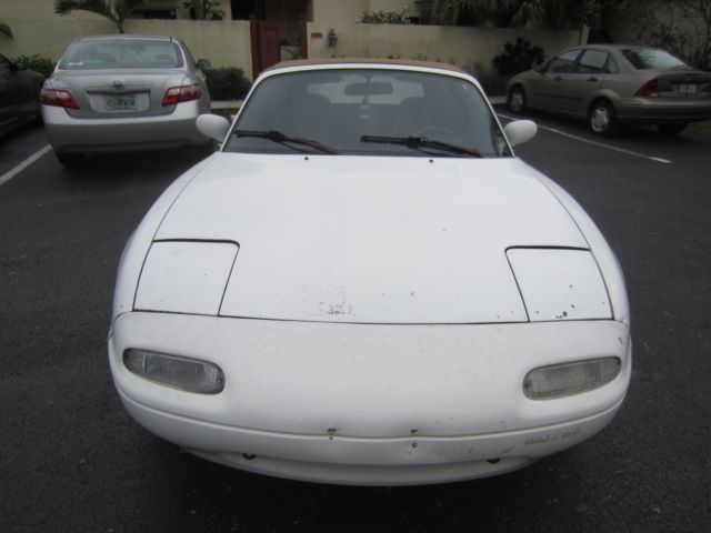 1991 White Mazda MX-5 Miata Convertible