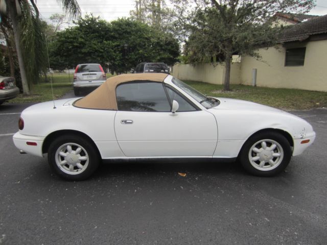 1991 White Mazda MX-5 Miata Convertible