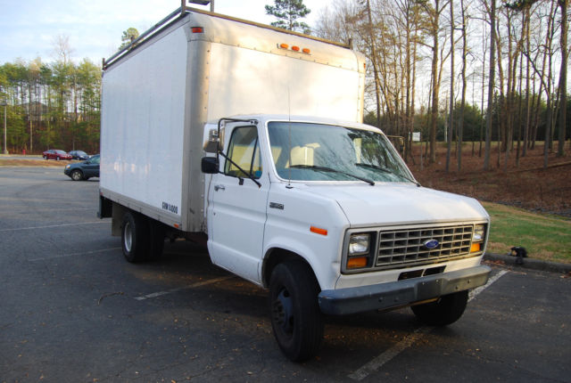 1991 White Ford E-Series Van