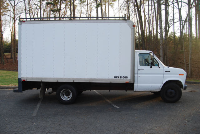 1991 White Ford E-Series Van