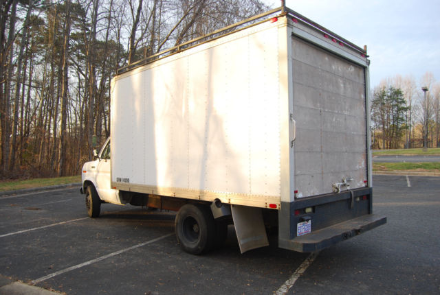 1991 White Ford E-Series Van