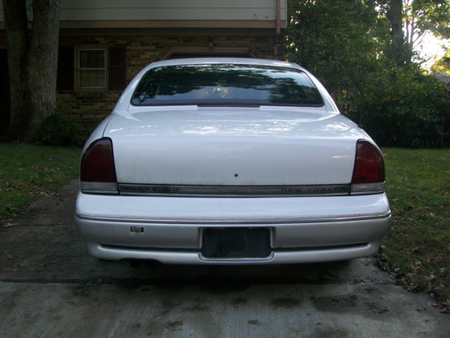 1994 White Chrysler New Yorker Sedan