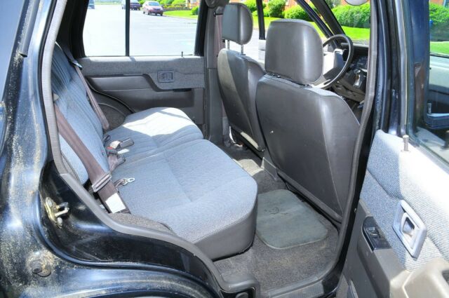 1990 Black Nissan Pathfinder SUV