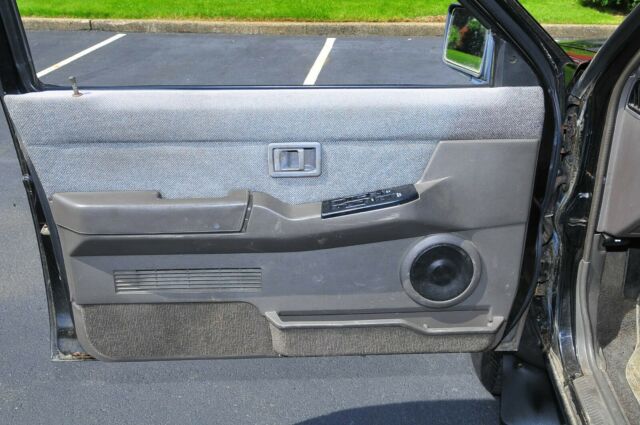 1990 Black Nissan Pathfinder SUV