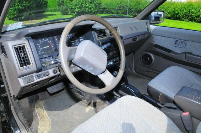 1990 Black Nissan Pathfinder SUV