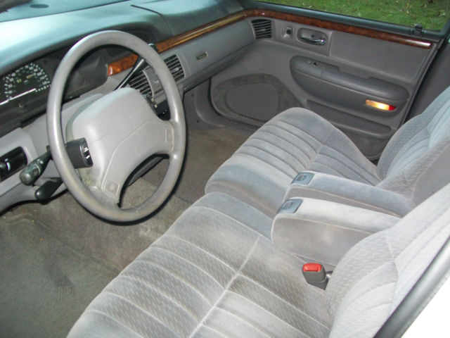 1994 White Chrysler New Yorker Sedan