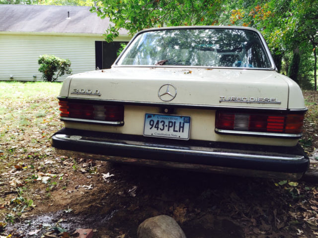 1982 creme Mercedes-Benz 300-Series
