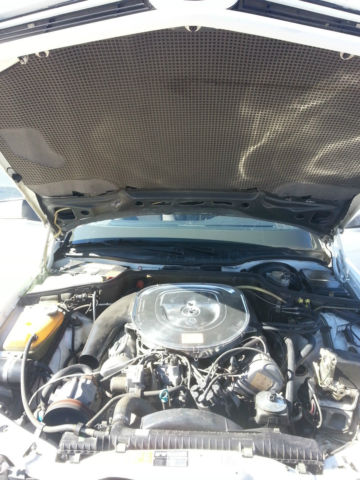 19830000 White Mercedes-Benz 500-Series Coupe