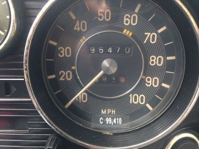 1981 Yellow Mercedes-Benz 200-Series Sedan