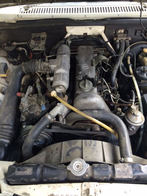 1981 Yellow Mercedes-Benz 200-Series Sedan