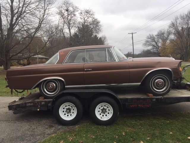1966 Brown Mercedes-Benz 200-Series Coupe