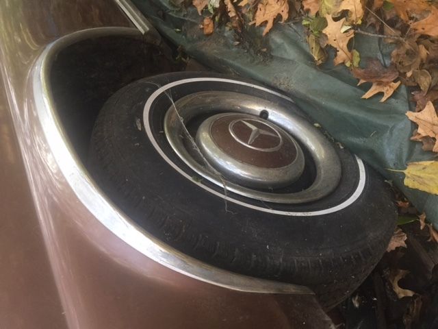 1966 Brown Mercedes-Benz 200-Series Coupe