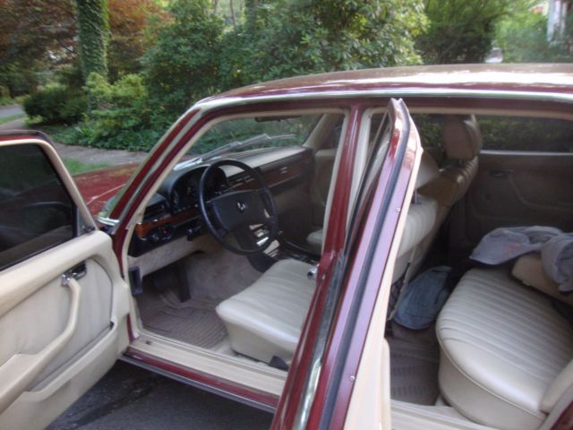 1980 Mercedes-Benz 200-Series