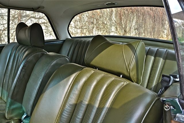 1971 Gold Mercedes-Benz 300-Series Coupe