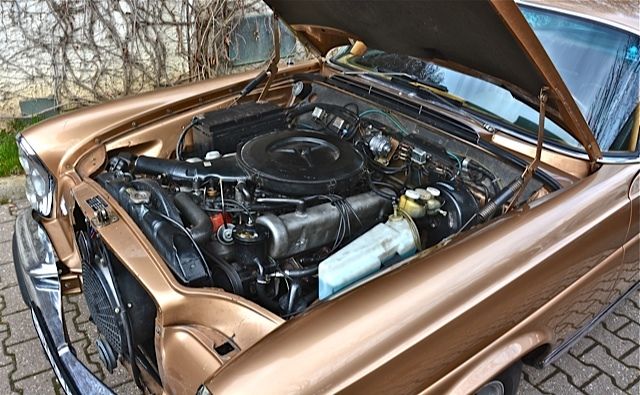 1971 Gold Mercedes-Benz 300-Series Coupe
