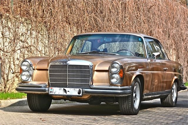 1971 Gold Mercedes-Benz 300-Series Coupe