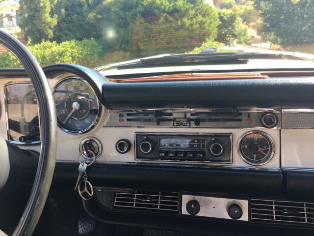 1970 White Mercedes-Benz SL-Class Convertible