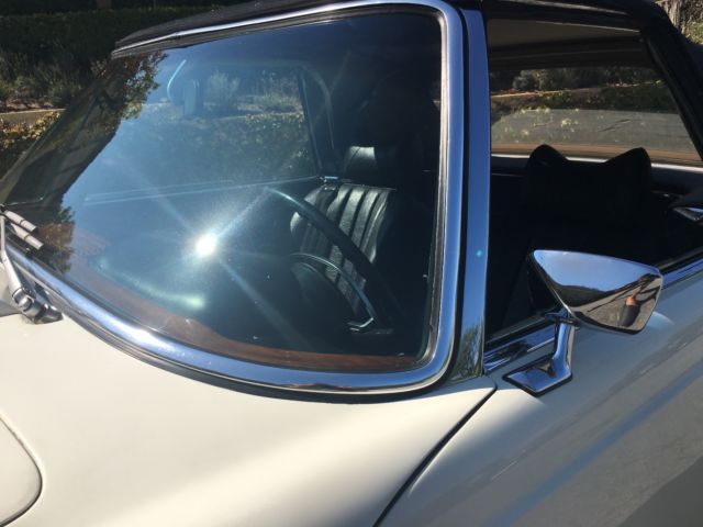 1970 White Mercedes-Benz SL-Class Convertible