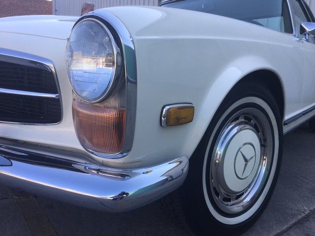 1970 White Mercedes-Benz SL-Class Convertible