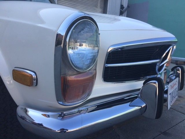 1970 White Mercedes-Benz SL-Class Convertible