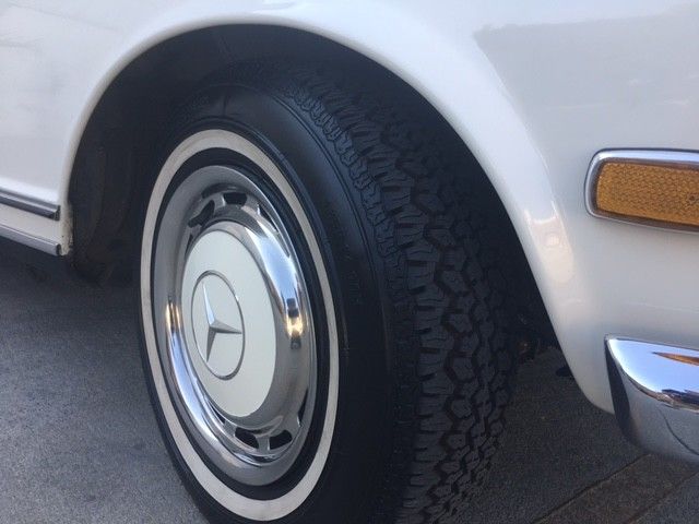 1970 White Mercedes-Benz SL-Class Convertible