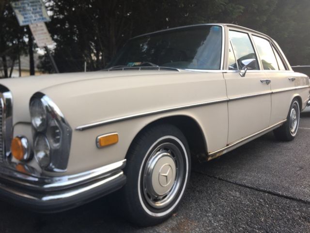 1971 White Mercedes-Benz 200-Series Sedan