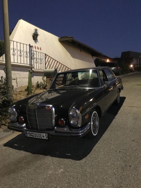 1973 Brown Mercedes-Benz 200-Series Sedan