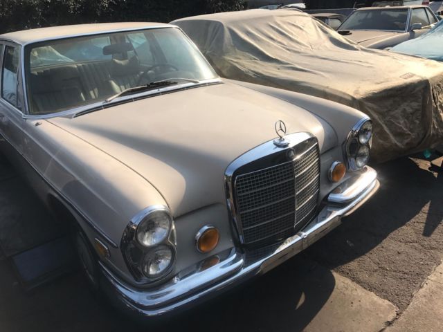 1972 Mercedes-Benz 200-Series Sedan