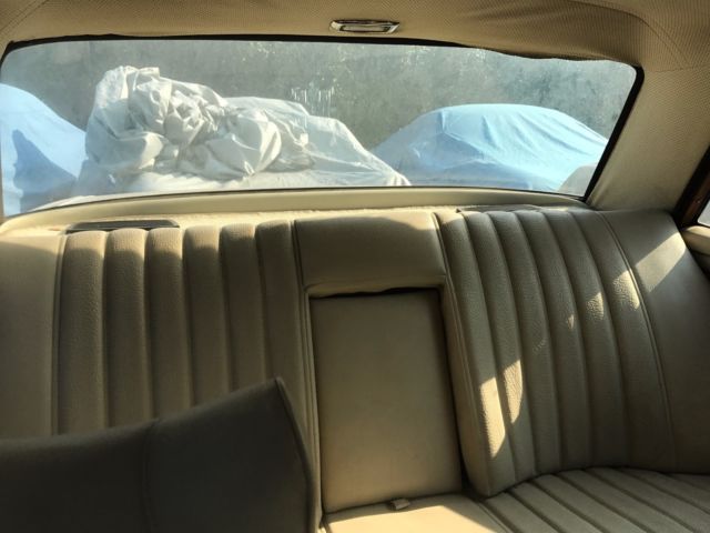 1972 Mercedes-Benz 200-Series Sedan