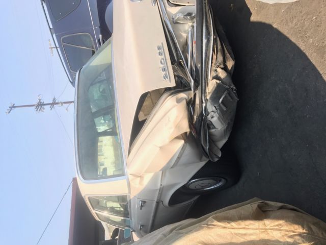 1972 Mercedes-Benz 200-Series Sedan