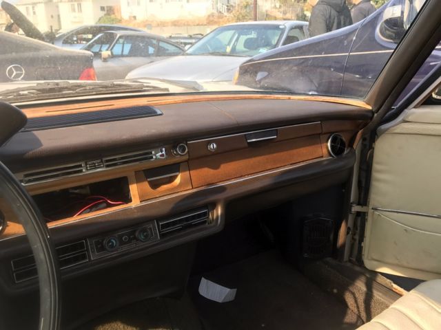 1972 Mercedes-Benz 200-Series Sedan